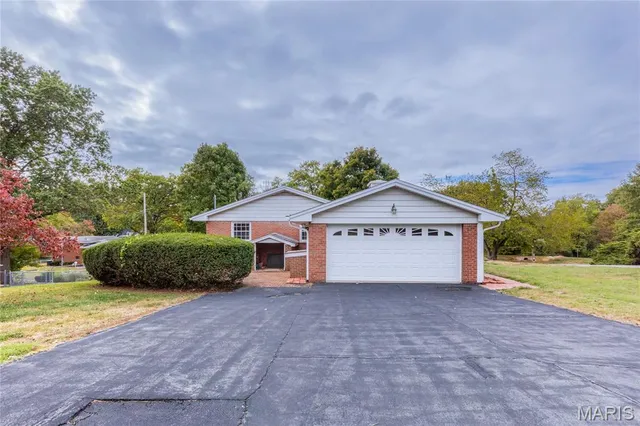 $199,900 | 4813 Seine Drive, Godfrey, IL 62035