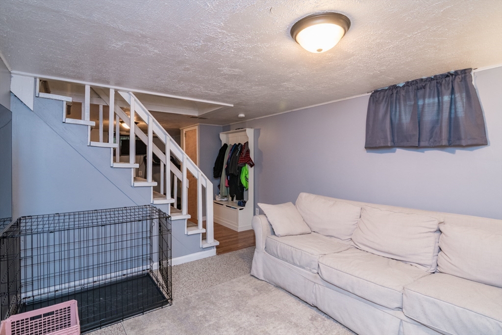 222 Plumtree Road Springfield, MA 01118 - Photo 17 of 22