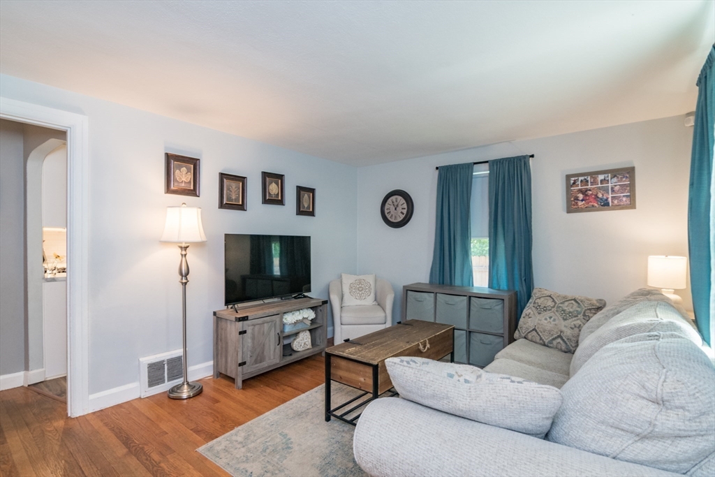 222 Plumtree Road Springfield, MA 01118 - Photo 4 of 22