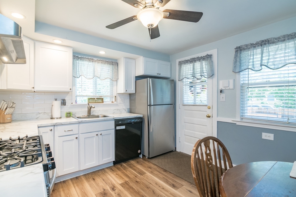 222 Plumtree Road Springfield, MA 01118 - Photo 5 of 22