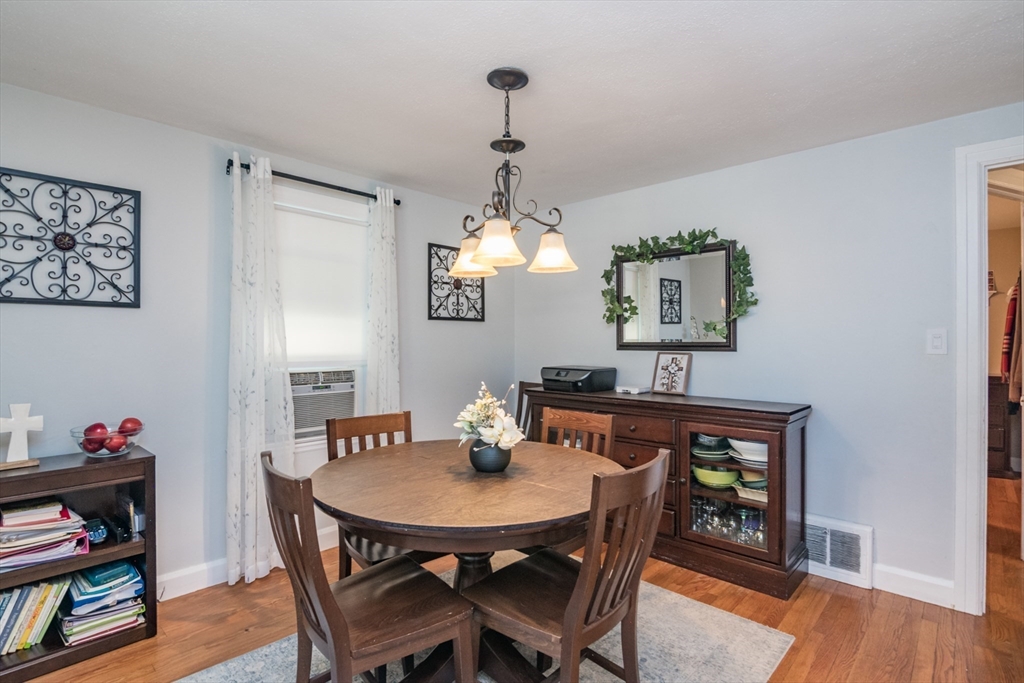 222 Plumtree Road Springfield, MA 01118 - Photo 7 of 22