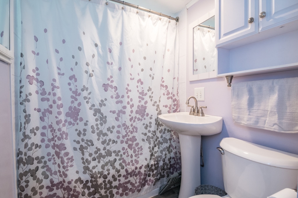 222 Plumtree Road Springfield, MA 01118 - Photo 10 of 22