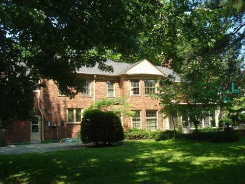 107 Lewiston Road Grosse Pointe, MI 48236 - Photo 11 of 12 852935-10.JPG