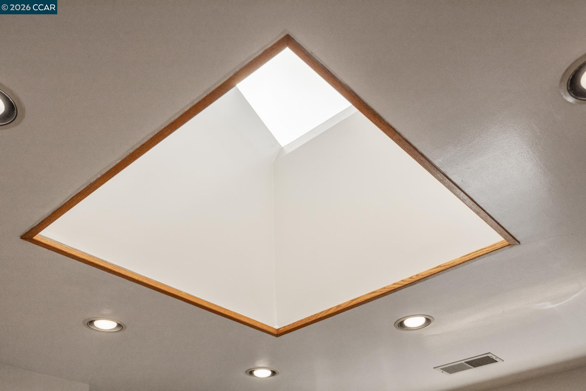 5910 Chabot Road Oakland, CA 94618 - Photo 11 of 45