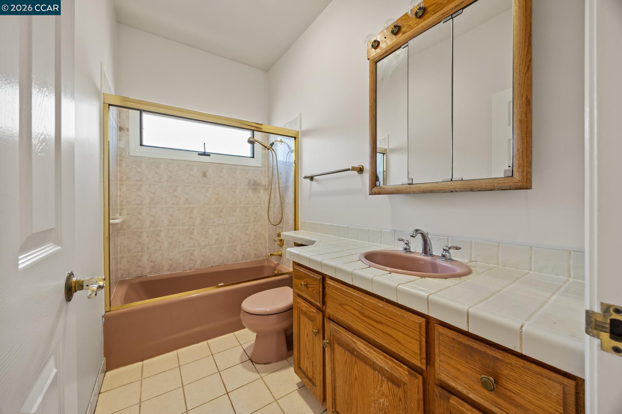 5910 Chabot Road Oakland, CA 94618 - Photo 16 of 45