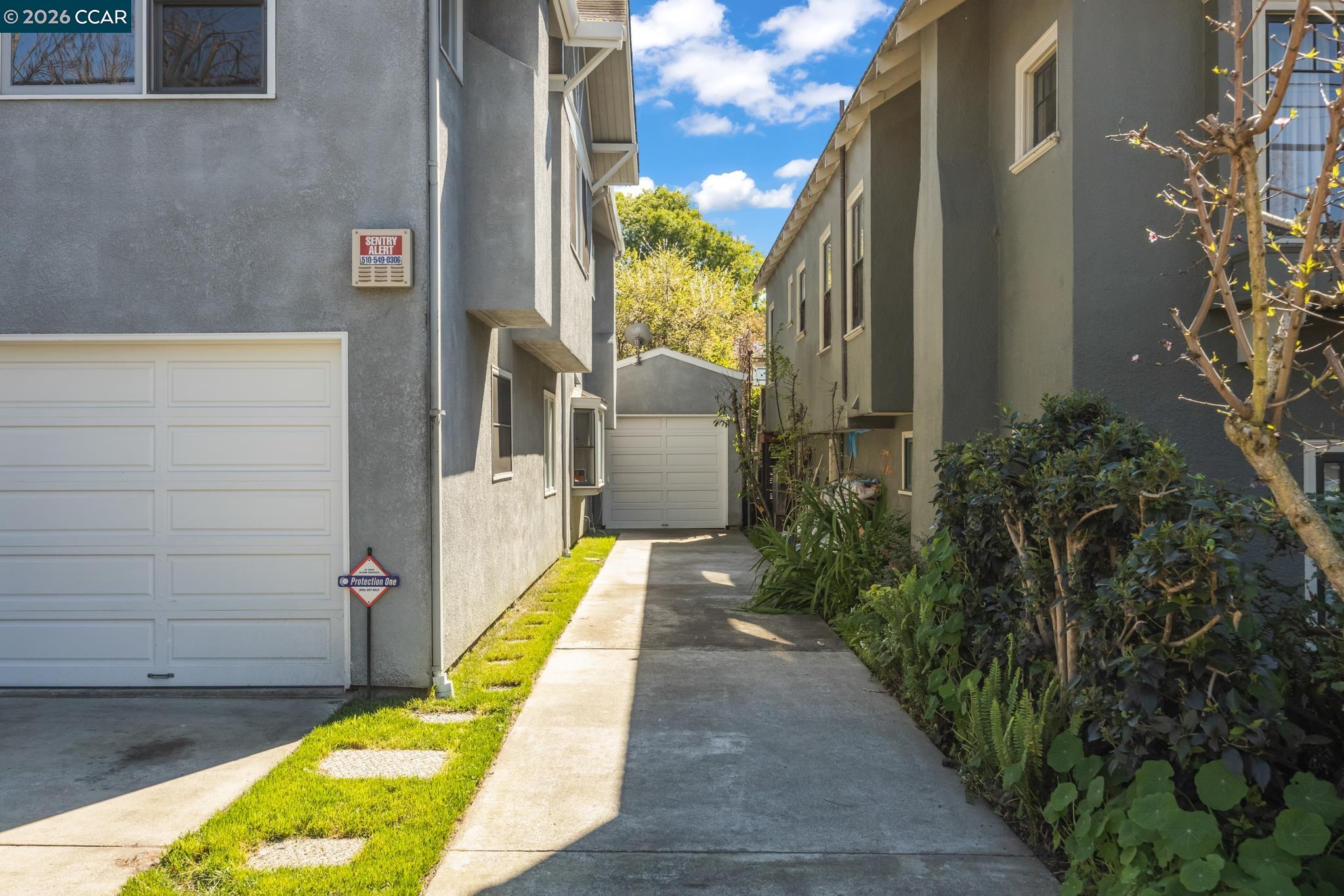 5910 Chabot Road Oakland, CA 94618 - Photo 4 of 45