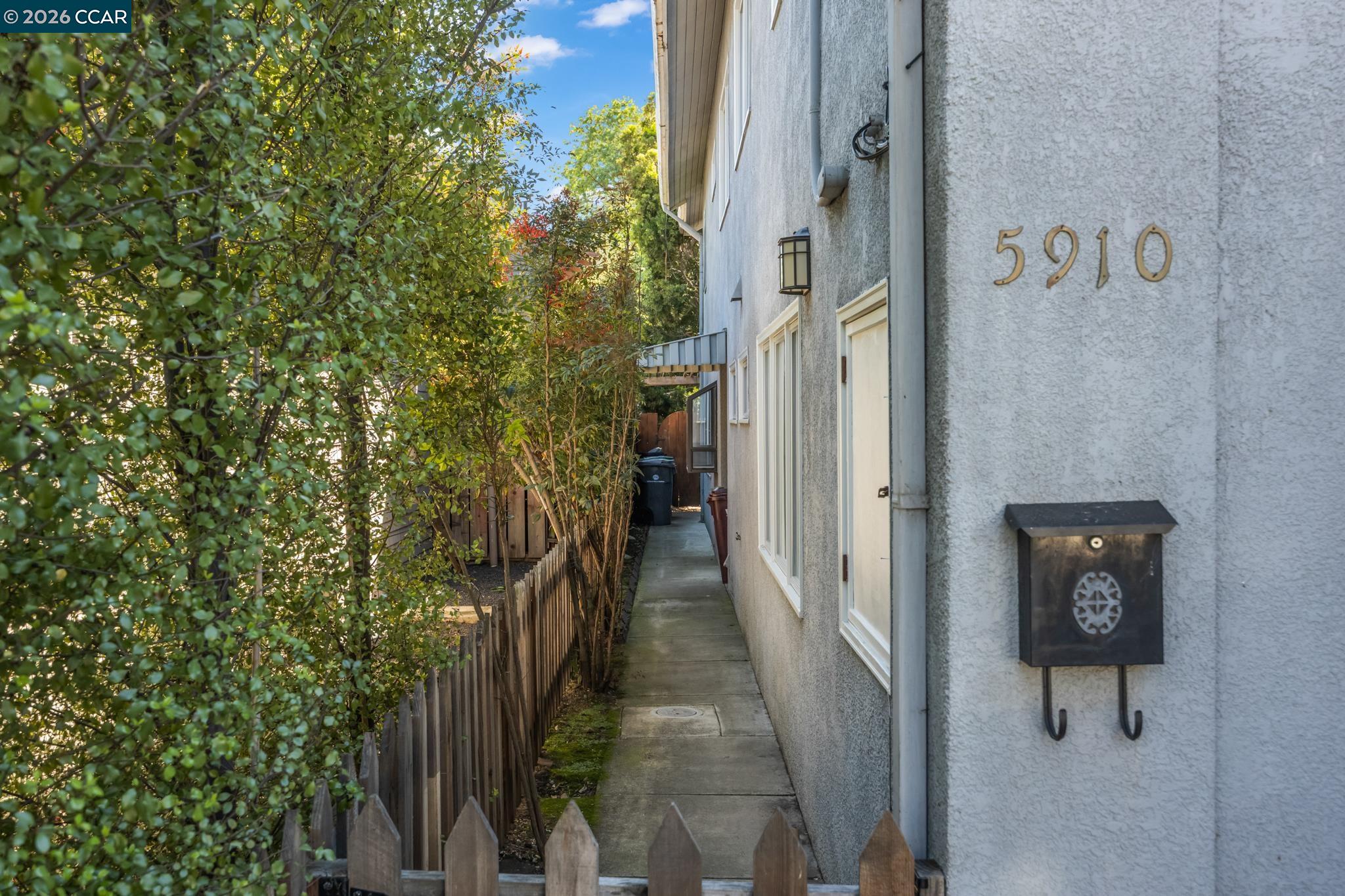 5910 Chabot Road Oakland, CA 94618 - Photo 5 of 45