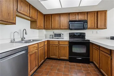$449,000 | 300 Lake Marina Avenue, Unit 4A, New Orleans, LA 70124