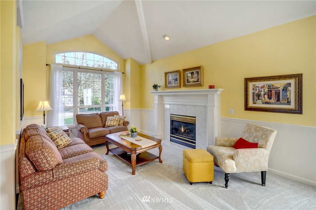 19218 Meridian Place West Bothell, WA 98012 - Photo 4 of 40