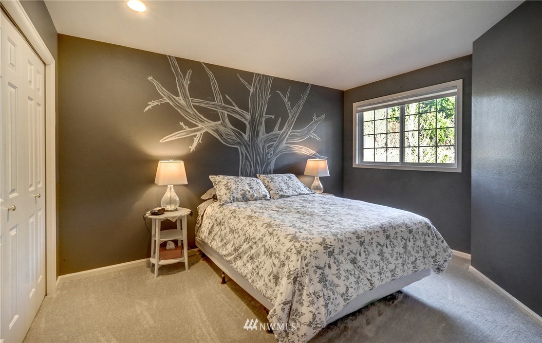 19218 Meridian Place West Bothell, WA 98012 - Photo 32 of 40