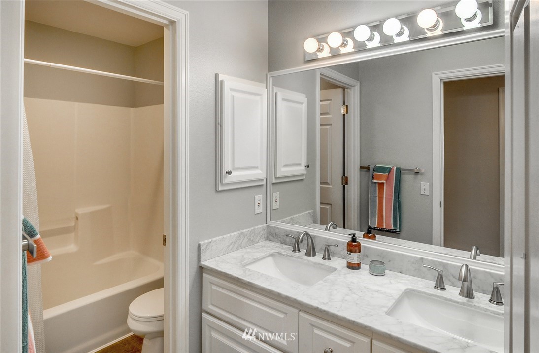 19218 Meridian Place West Bothell, WA 98012 - Photo 36 of 40