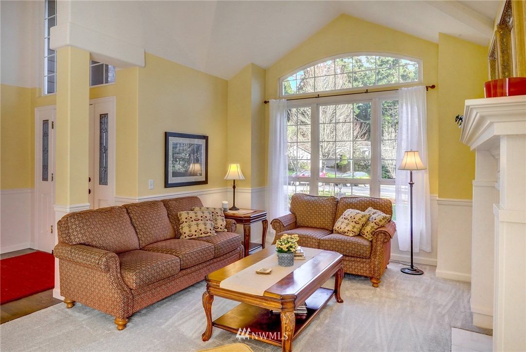 19218 Meridian Place West Bothell, WA 98012 - Photo 5 of 40