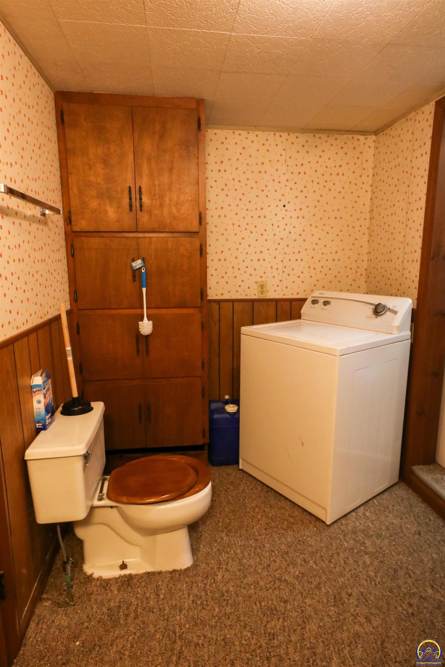 475 Aa 80 Road Fall River, KS 67047 - Photo 49 of 65 Laundry