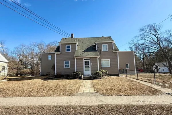 $3,100 | 818 Bedford Street, Unit 1, East Bridgewater, MA 02333