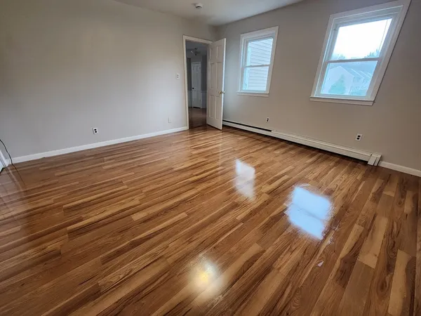 $3,100 | 818 Bedford Street, Unit 1, East Bridgewater, MA 02333