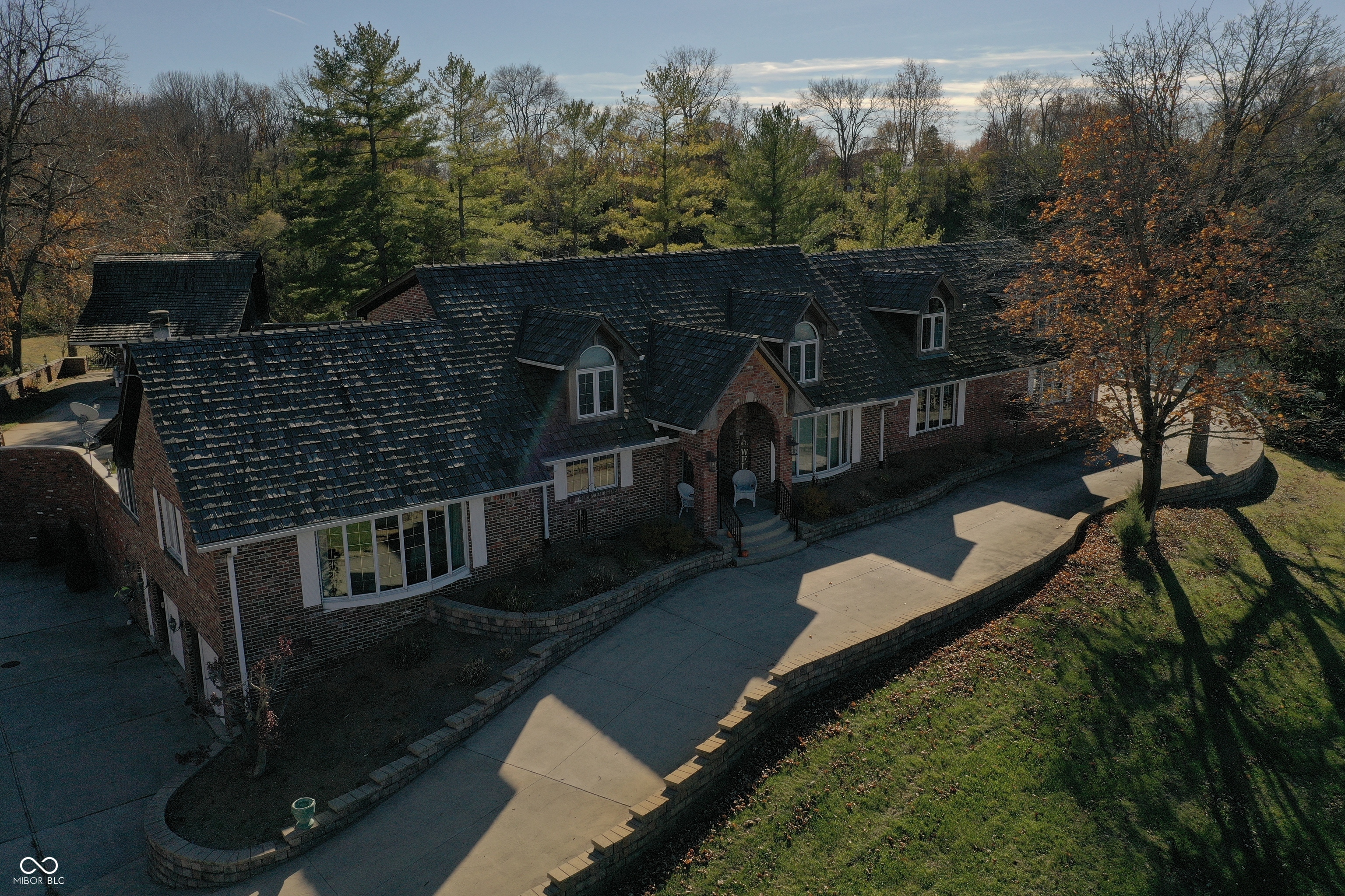 8603 Bluff Road Indianapolis, IN 46217 - Photo 4 of 123 Gallery Image 4