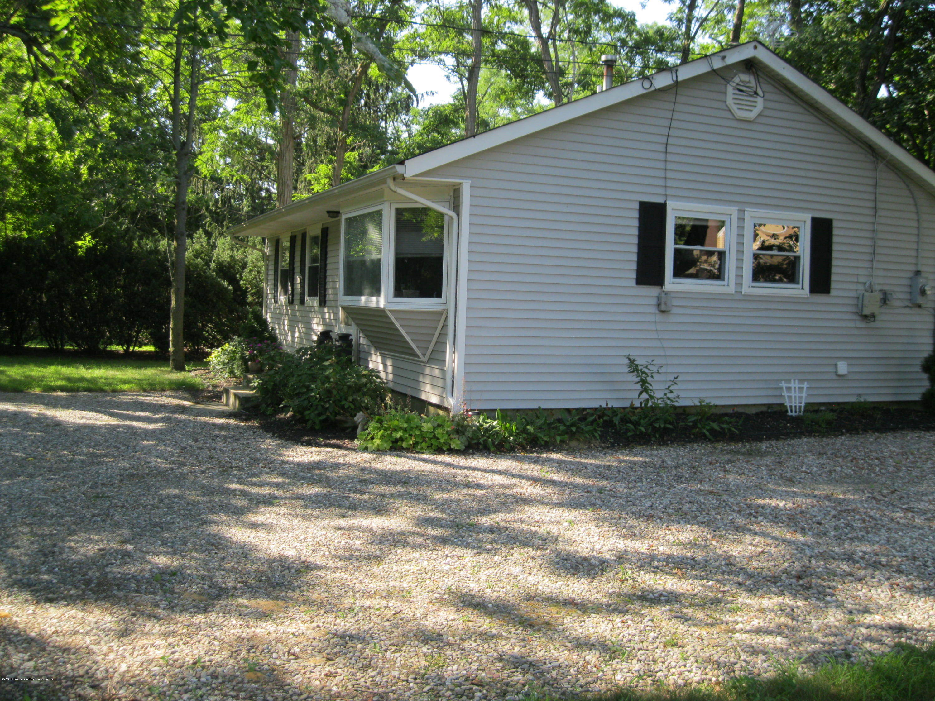 927 Wayside Road Tinton Falls, NJ 07712 - Photo 4 of 20 IMG_0304