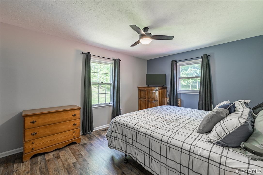 6039 Old Nottoway Road Crewe, VA 23930 - Photo 23 of 46 a bedroom with a bed and a dresser