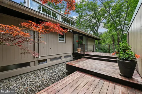 $1,995,000 | 6620 Fernwood Court, Bethesda, MD 20817