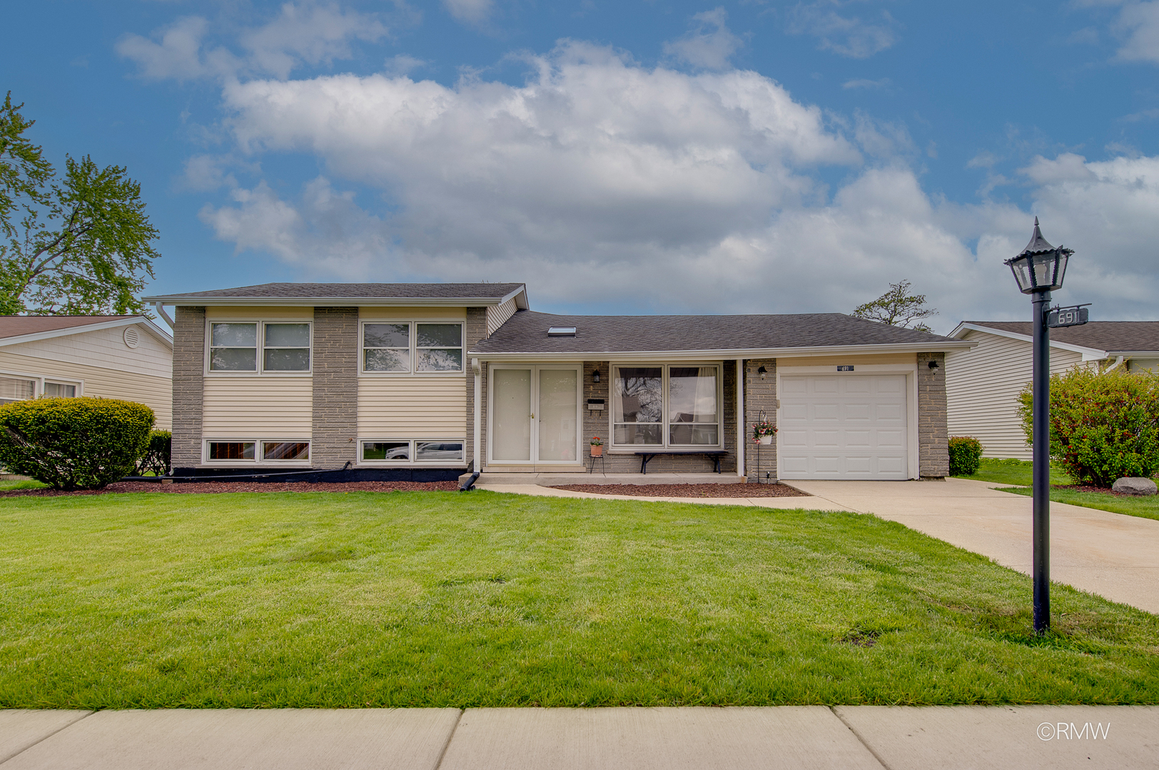 691 Westmere Road Des Plaines, IL 60016 - Photo 3 of 30 Gallery Image 3