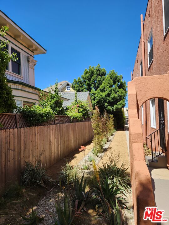 1217 Cedar Avenue Long Beach, CA 90813 - Photo 3 of 15 a view of a backyard