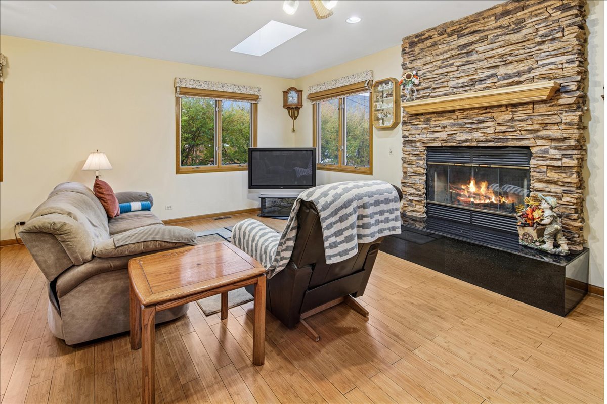 7531 West Cleveland Street Niles, IL 60714 - Photo 3 of 27