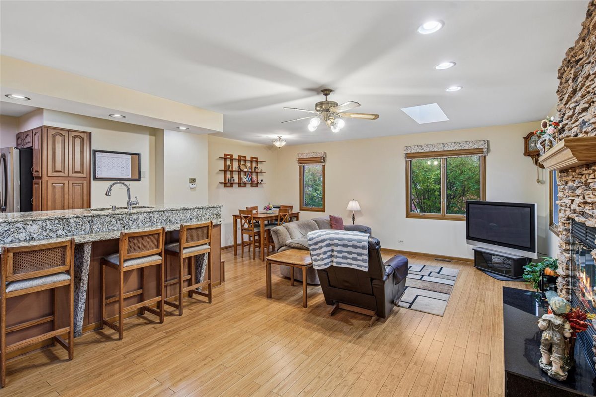 7531 West Cleveland Street Niles, IL 60714 - Photo 4 of 27