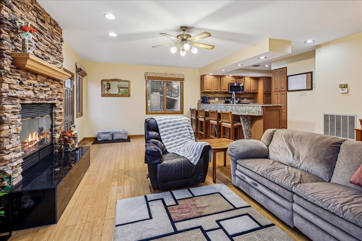 7531 West Cleveland Street Niles, IL 60714 - Photo 5 of 27