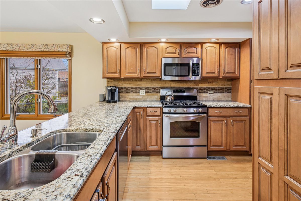 7531 West Cleveland Street Niles, IL 60714 - Photo 7 of 27