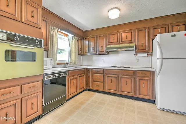 $315,700 | 289 Hilton Road, Gate City, VA 24251