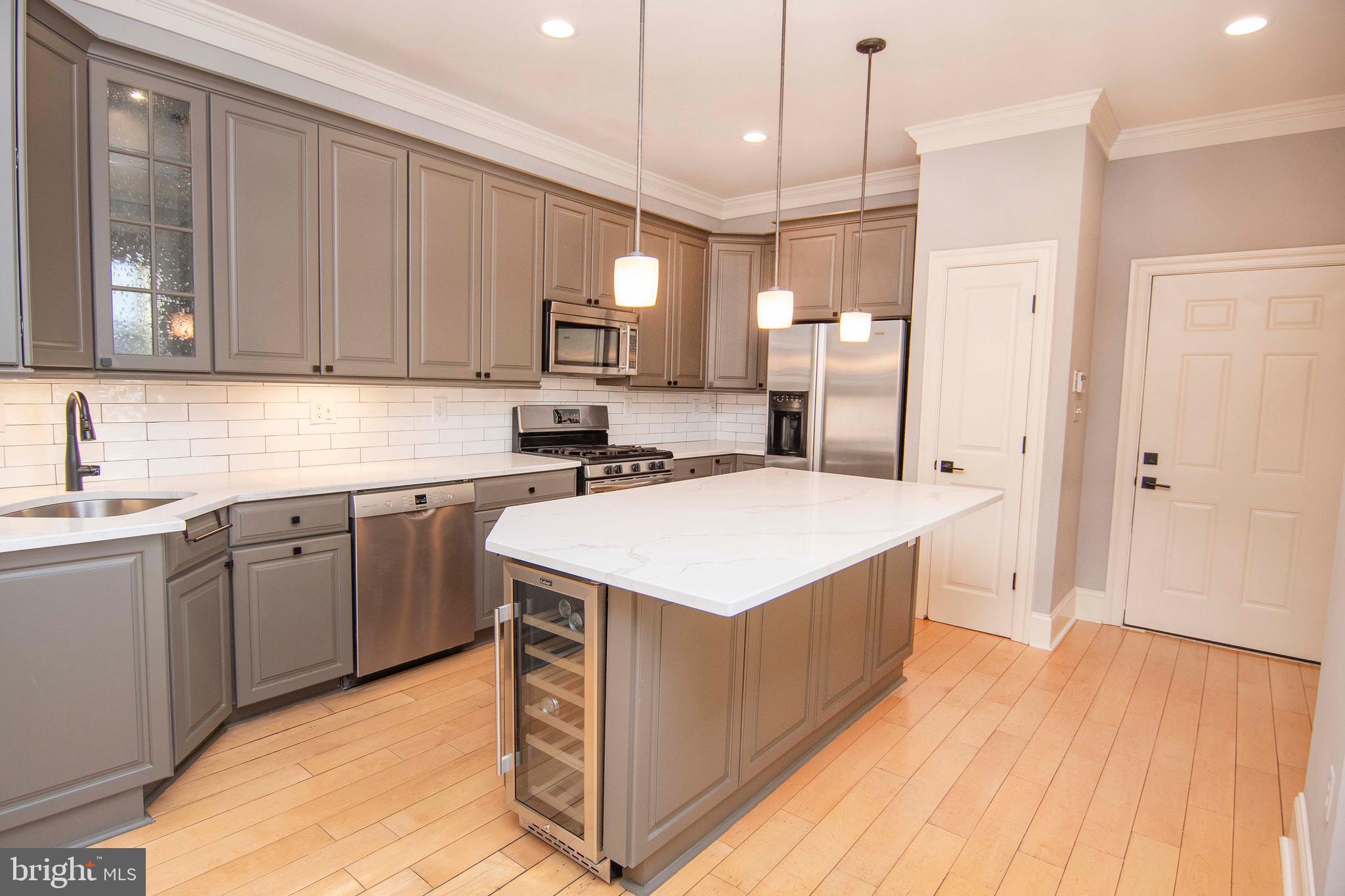 919 South Clinton Street Baltimore, MD 21224 - Photo 3 of 25