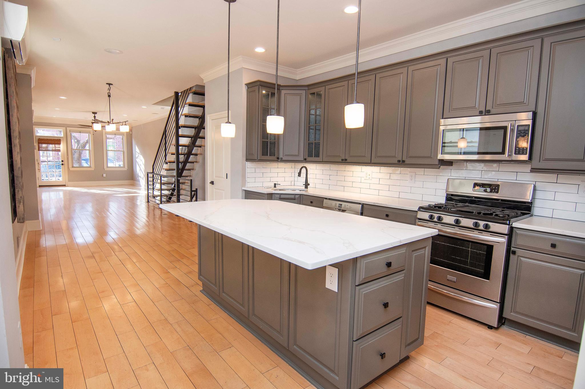 919 South Clinton Street Baltimore, MD 21224 - Photo 4 of 25