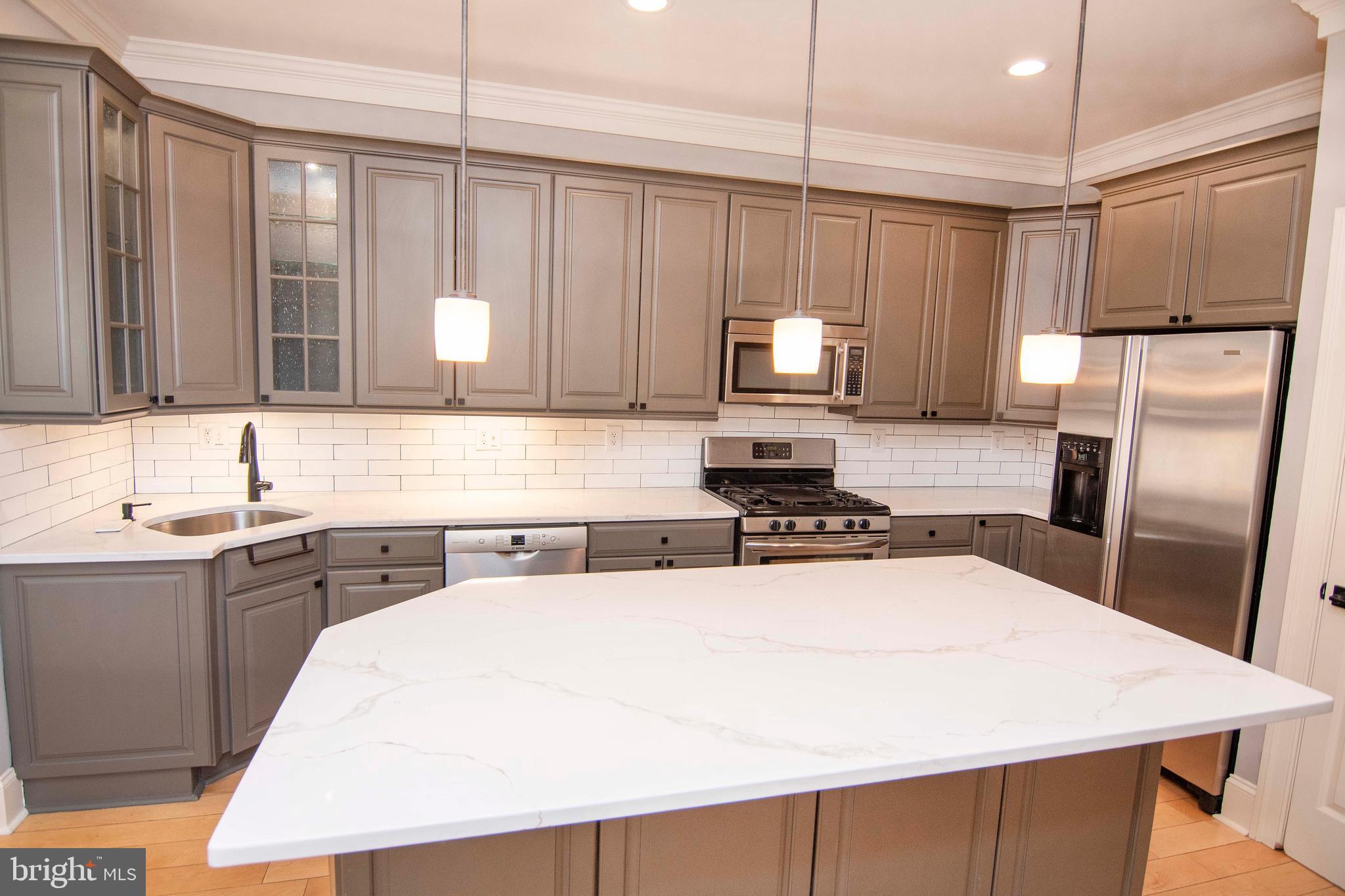 919 South Clinton Street Baltimore, MD 21224 - Photo 5 of 25