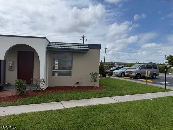 $950 | 1131 South Loop Boulevard, Lehigh Acres, FL 33936
