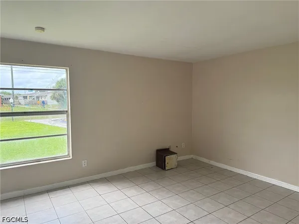 $950 | 1131 South Loop Boulevard, Lehigh Acres, FL 33936
