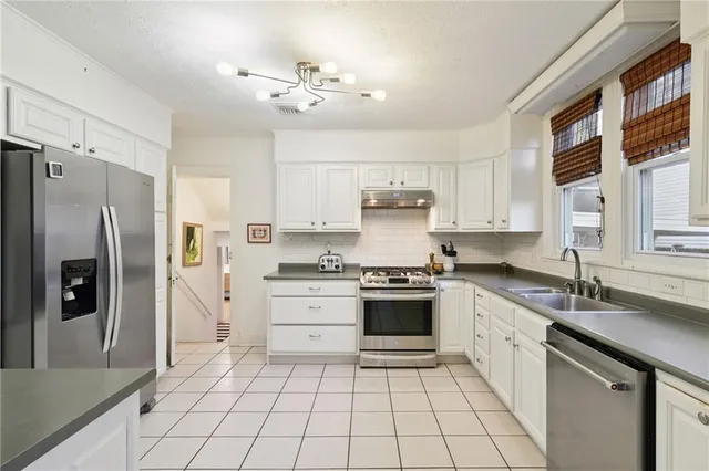 $978,000 | 129 Brockenbraugh Court, Metairie, LA 70005