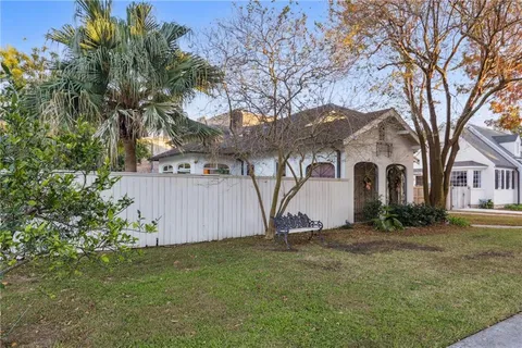 $978,000 | 129 Brockenbraugh Court, Metairie, LA 70005