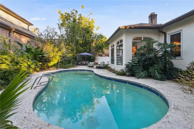 $978,000 | 129 Brockenbraugh Court, Metairie, LA 70005