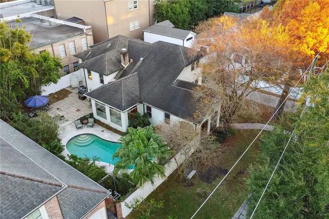 $978,000 | 129 Brockenbraugh Court, Metairie, LA 70005