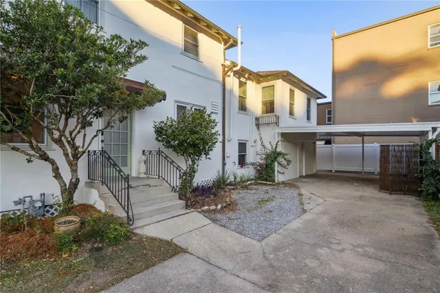 $978,000 | 129 Brockenbraugh Court, Metairie, LA 70005