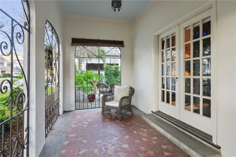 $978,000 | 129 Brockenbraugh Court, Metairie, LA 70005