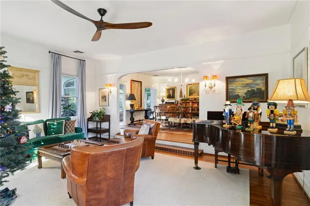 $978,000 | 129 Brockenbraugh Court, Metairie, LA 70005