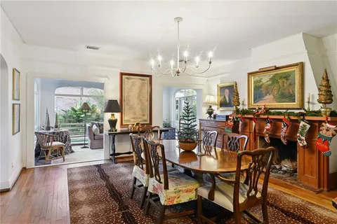 $978,000 | 129 Brockenbraugh Court, Metairie, LA 70005