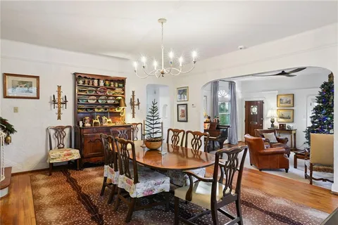 $978,000 | 129 Brockenbraugh Court, Metairie, LA 70005