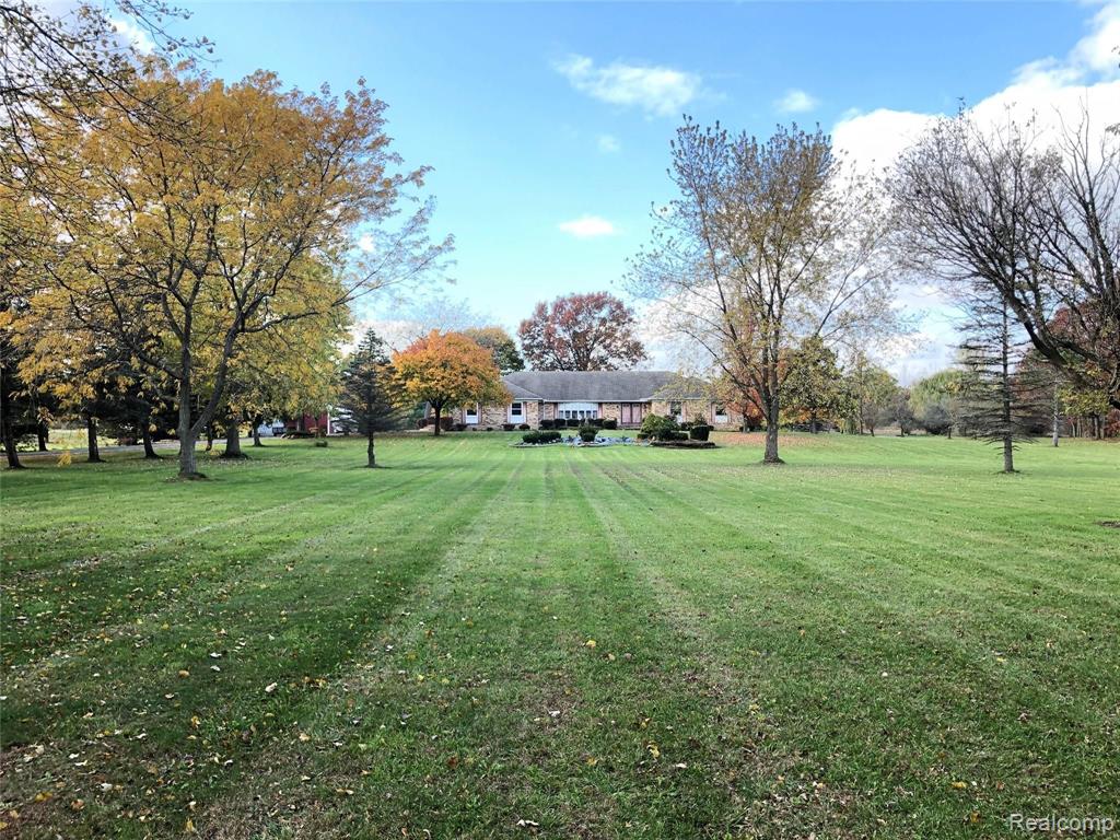 11255 Grafton Road Carleton, MI 48117 - Photo 1 of 27