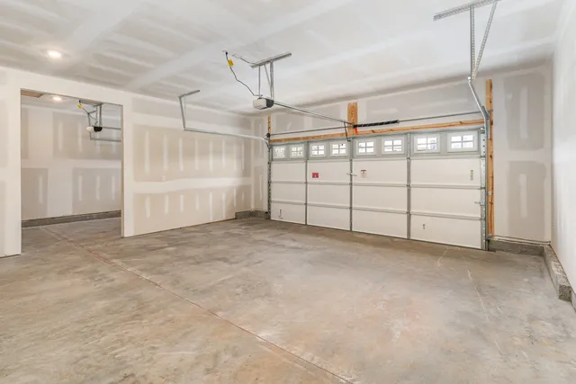 $2,890 | 833 Bur Oak Court, Clarksville, TN 37043