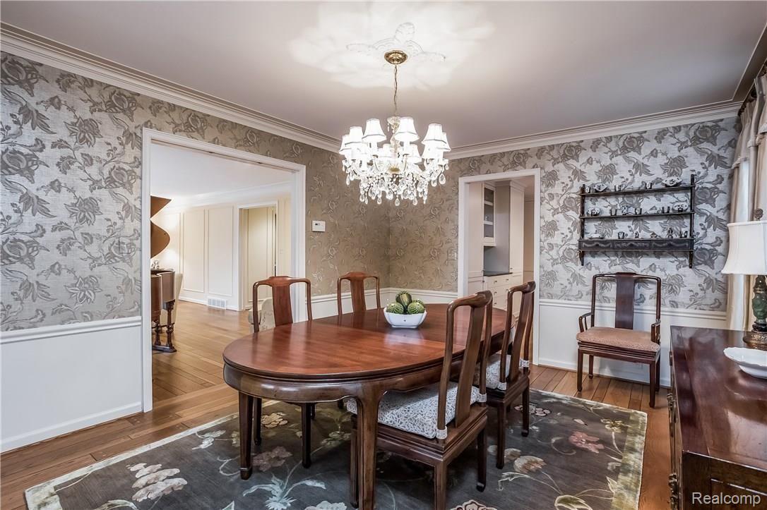 295 Washington Road Grosse Pointe, MI 48230 - Photo 9 of 60 009-Dining_Room-2338011-large.jpg