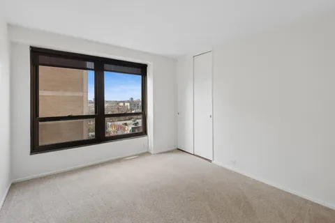 $179,000 | 5050 South East End Avenue, Unit 8D, Chicago, IL 60615