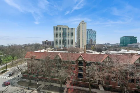 $179,000 | 5050 South East End Avenue, Unit 8D, Chicago, IL 60615