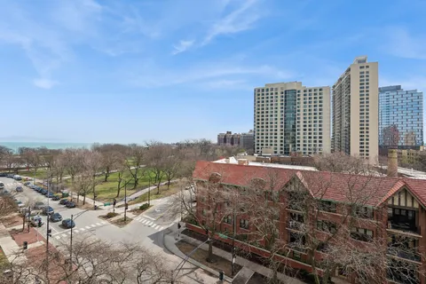 $179,000 | 5050 South East End Avenue, Unit 8D, Chicago, IL 60615